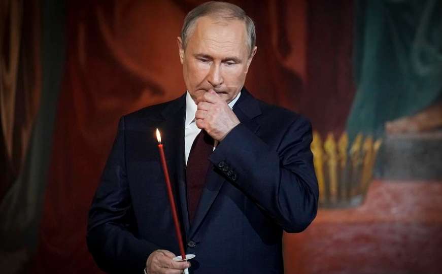 Krajnje čudno ponašanje Putina na liturgiji: Stalno grizao usnu